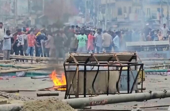 अपदस्थ प्रधानमन्त्री हसिनाका समर्थकसँग बङ्गलादेशी सेनाको झडप, ४ जनाको मृत्यु