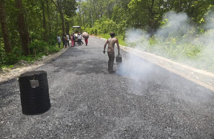 ट्र्याक खुलेको ३३ वर्षपछि सडक कालोपत्र