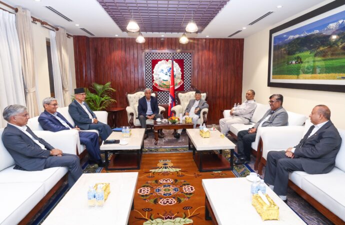 प्रधानमन्त्रीसहित तीन दलका शीर्ष नेताबीच बालुवाटारमा छलफल