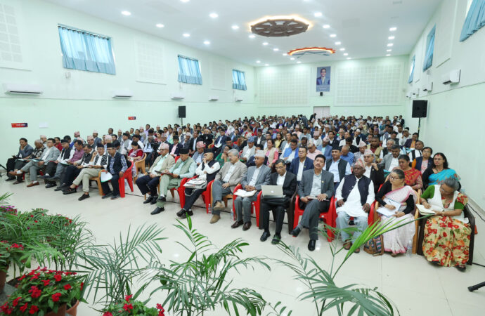 एमाले केन्द्रीय कमिटी बैठक : ४९ जना केन्द्रीय सदस्यले राखे प्रतिवेदनमाथि आ–आफ्ना धारणा