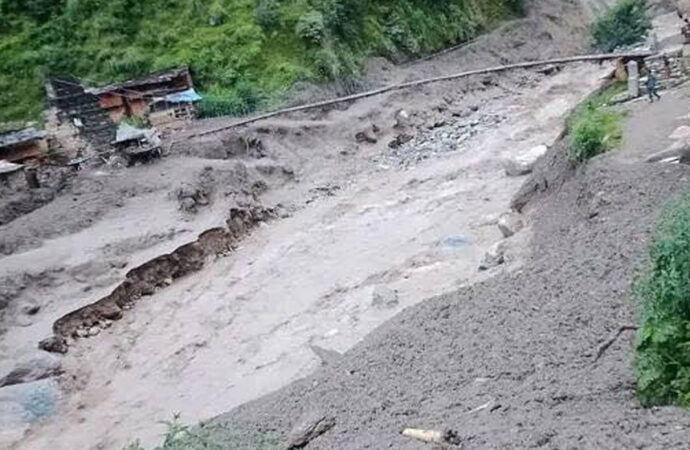 बाजुरामा बाढीबाट १९ घर बगे, ७ वटामा क्षति, १७ जोखिममा