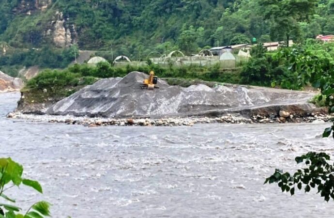 नदीजन्य पदार्थ ठेक्कामा निकाल्न नपाइने प्रावधान बेवास्ता, रोकिएन कालीगण्डकी दोहन