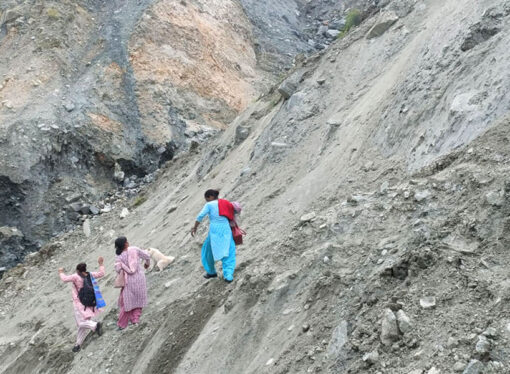 दुई महिनादेखि गमगढी–बालै–पिना सडक अवरुद्ध, हिँड्नसमेत समस्या