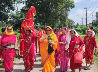 घरमा गौरा भित्र्याउँदै ब्रतालु महिला