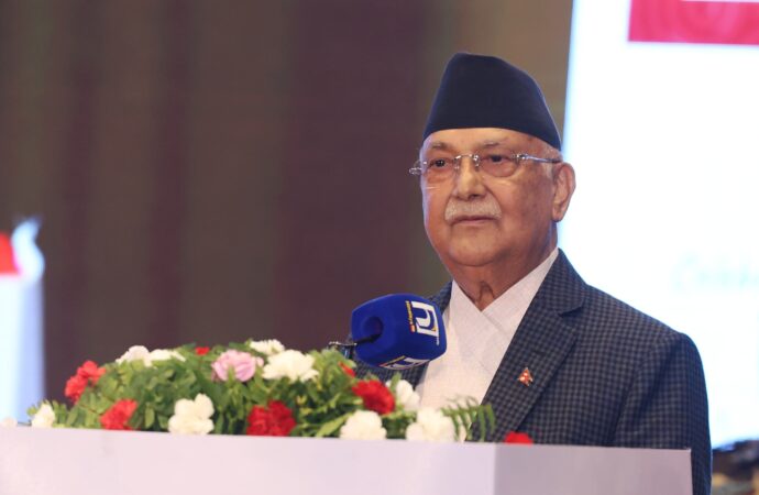 विद्यालाई इंगित गर्दै ओलीले भने : पार्टीसँग जोडिएका प्रतिष्ठान र संस्था ठगी खाने भाँडो हुनु हुँदैन