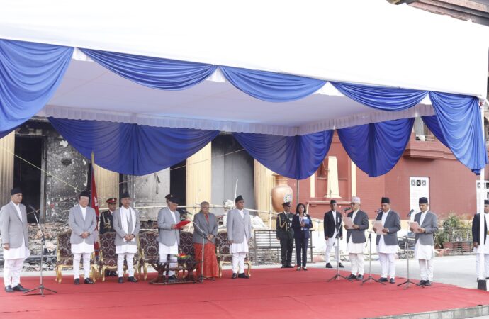 मन्त्रिपरिषद् विस्तार : तीन मन्त्री थपिए