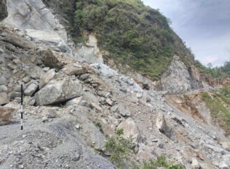 बाढीपहिरोले १० राजमार्ग ठप्प, १५८ आंशिक सञ्चालनमा